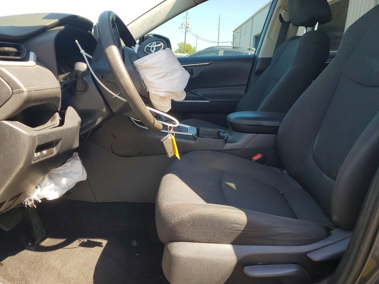 2019 TOYOTA RAV4 LE photo 7