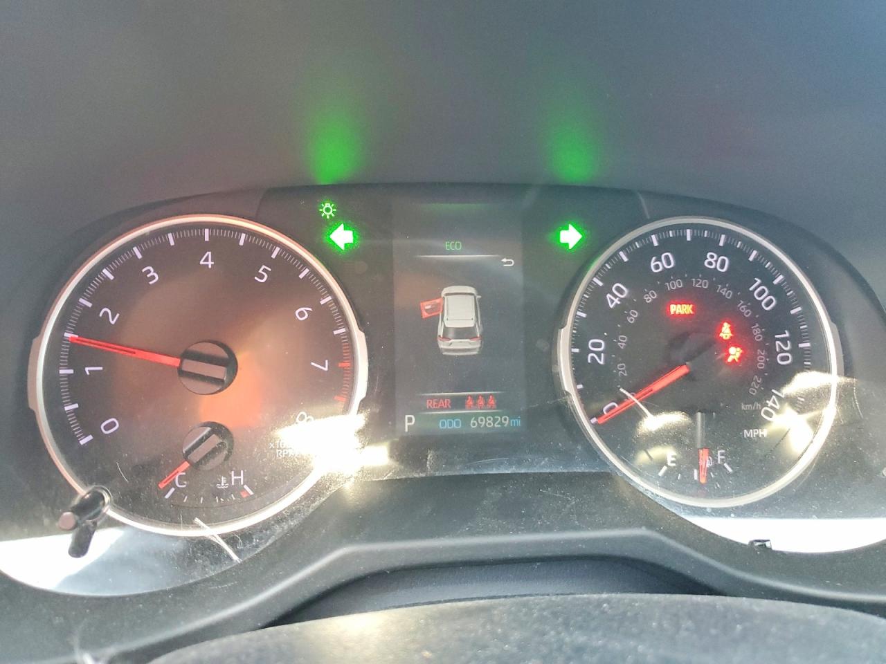 2019 TOYOTA RAV4 LE photo 9