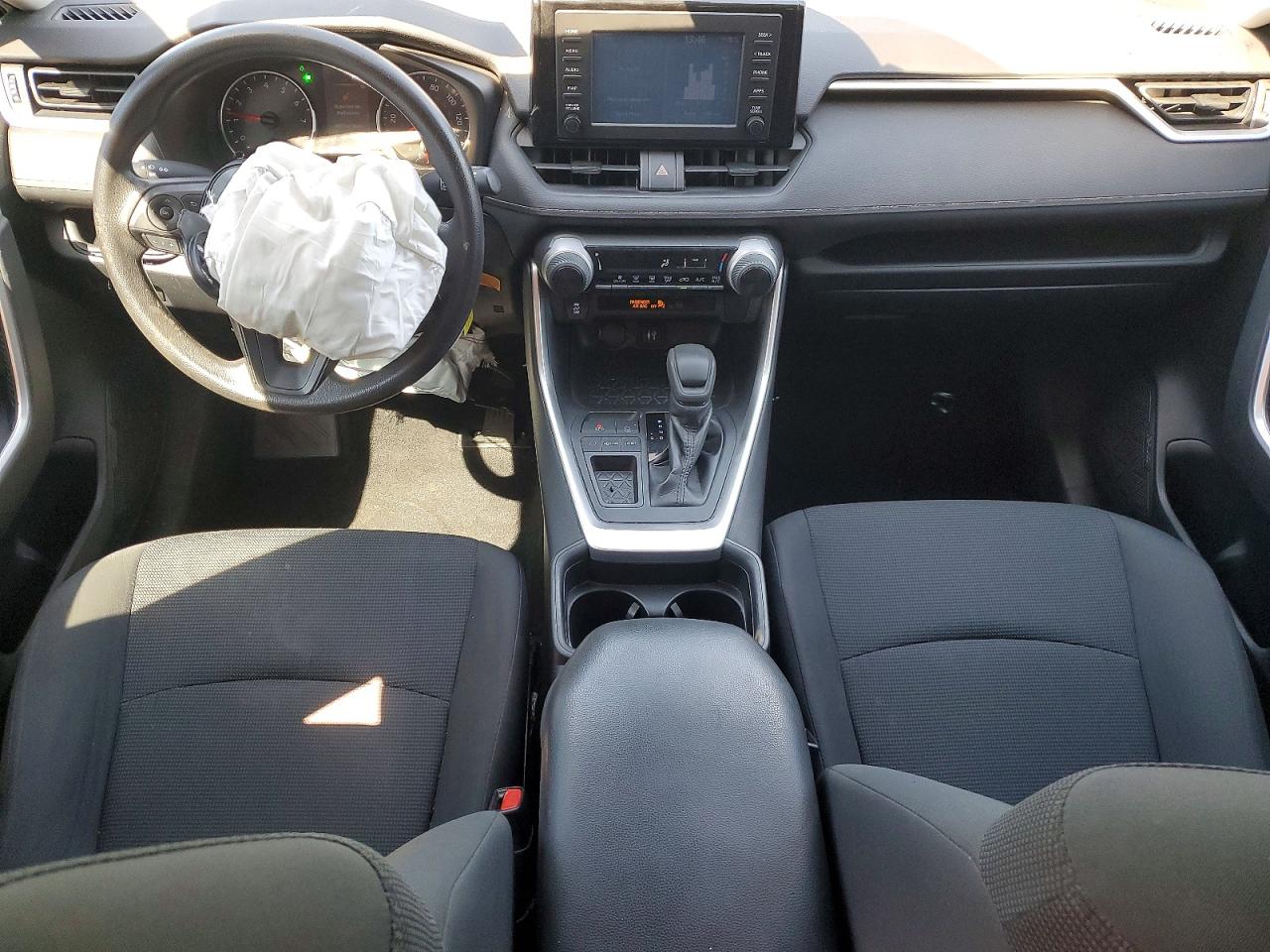 2019 TOYOTA RAV4 LE photo 8