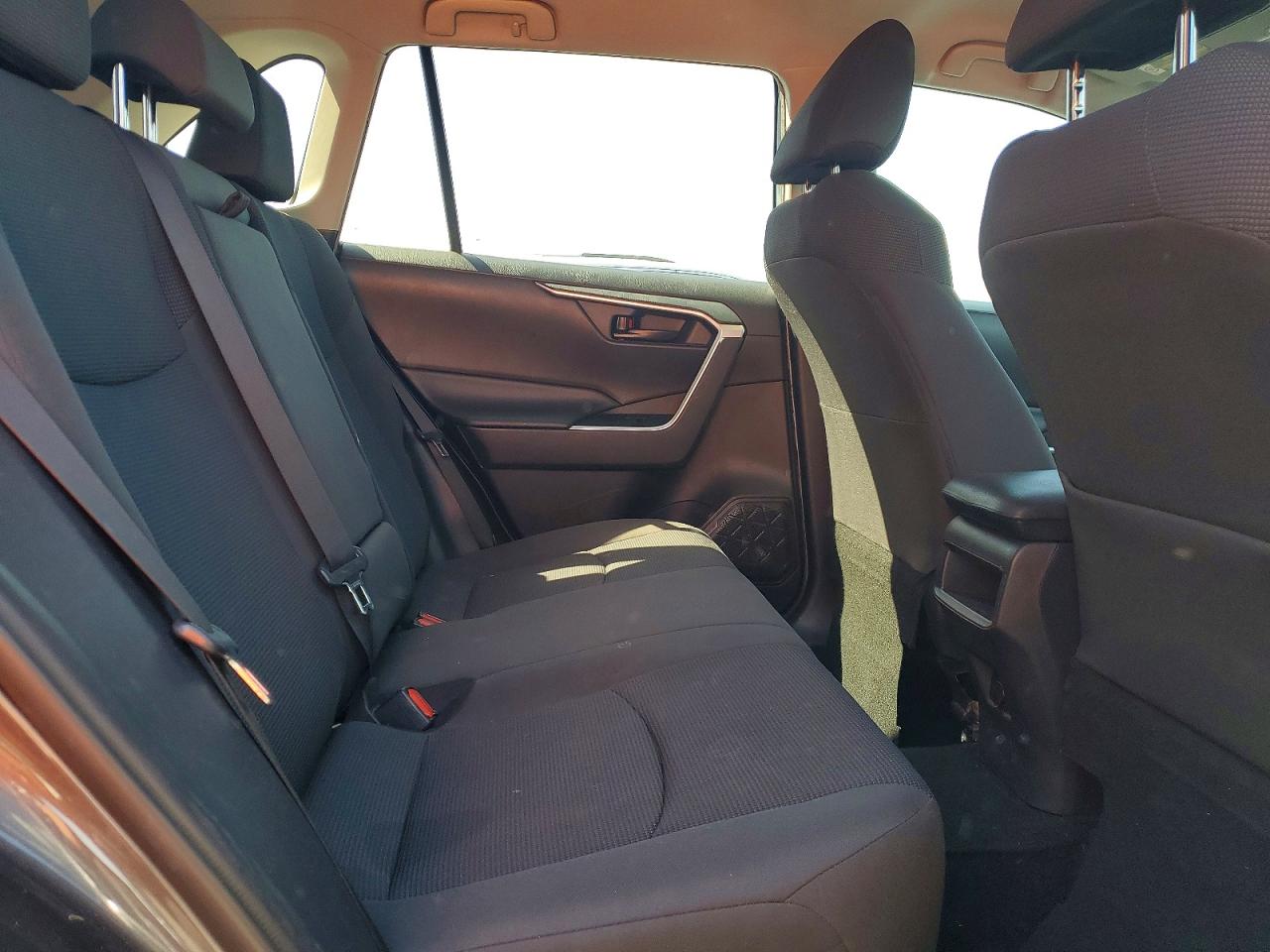 2019 TOYOTA RAV4 LE photo 11