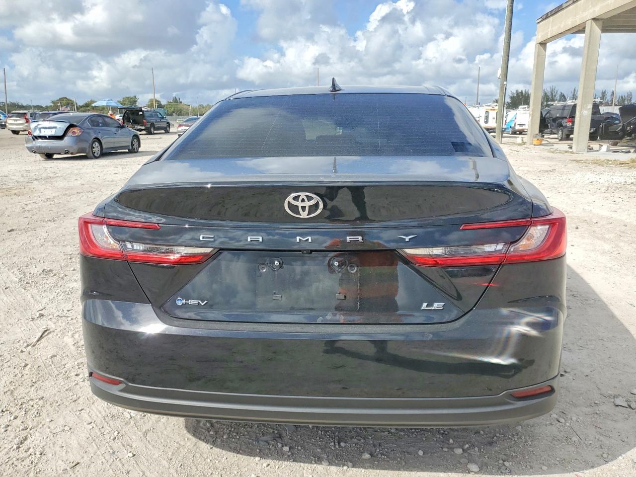 2025 TOYOTA CAMRY LE photo 11