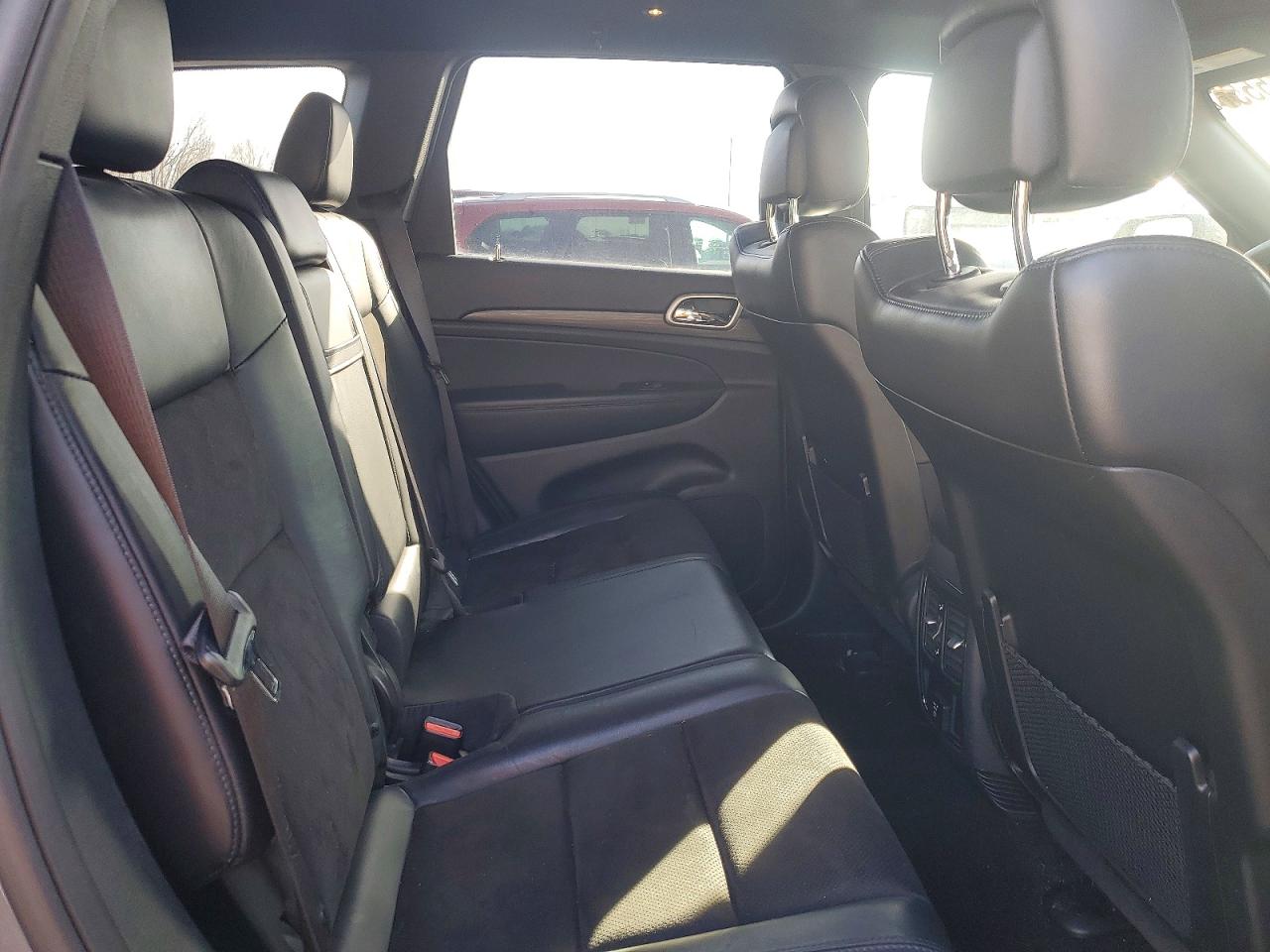 2019 JEEP GRAND CHEROKEE LAREDO photo 11