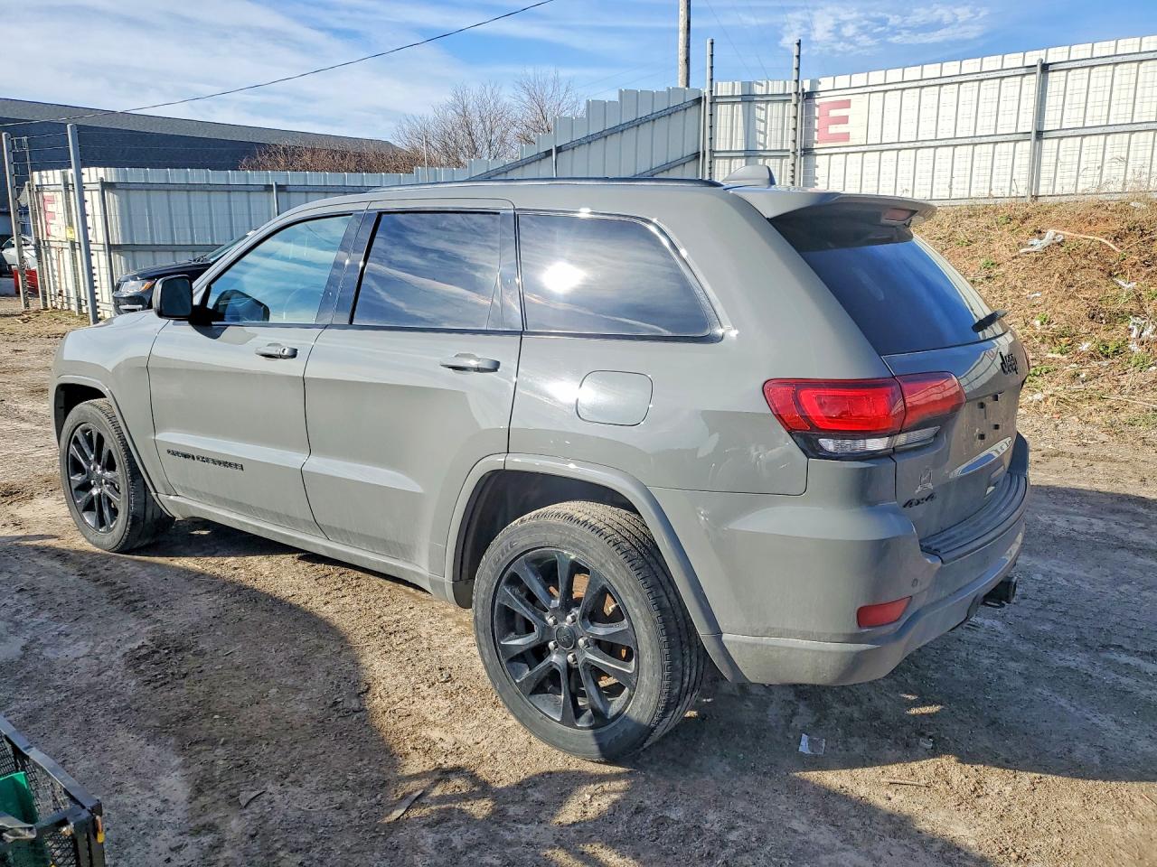 2019 JEEP GRAND CHEROKEE LAREDO photo 2