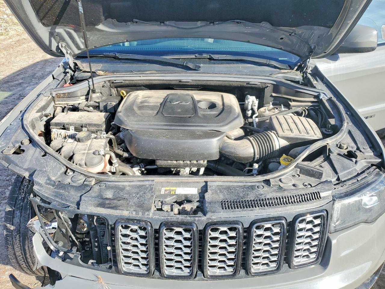 2019 JEEP GRAND CHEROKEE LAREDO photo 12