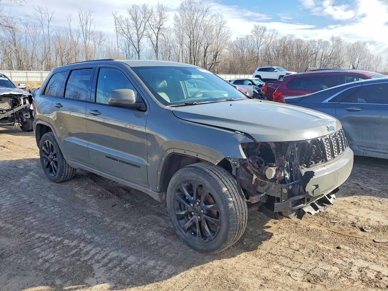 2019 JEEP GRAND CHEROKEE LAREDO photo 4