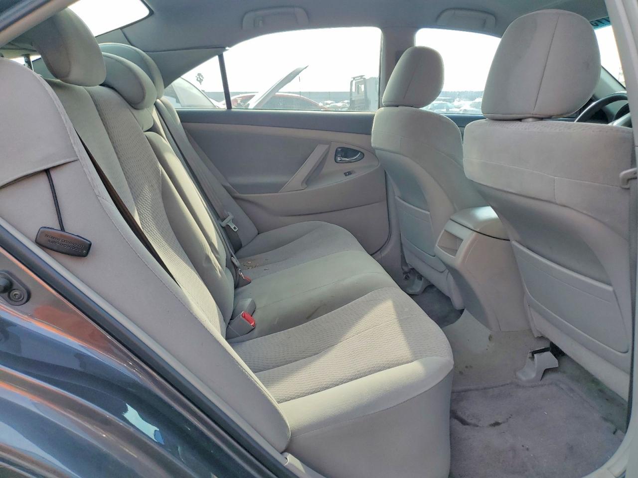 2011 TOYOTA CAMRY LE photo 19