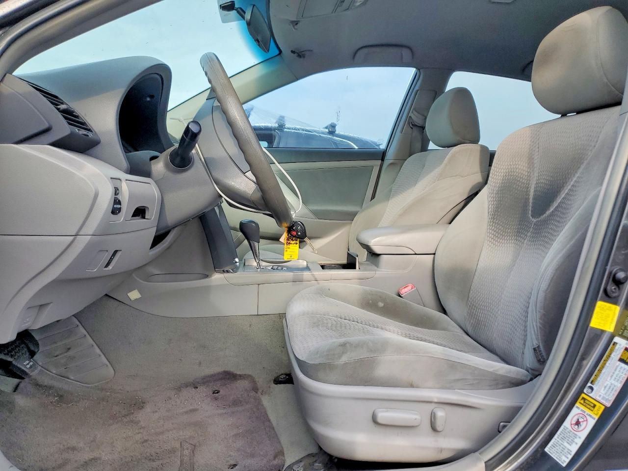 2011 TOYOTA CAMRY LE photo 13