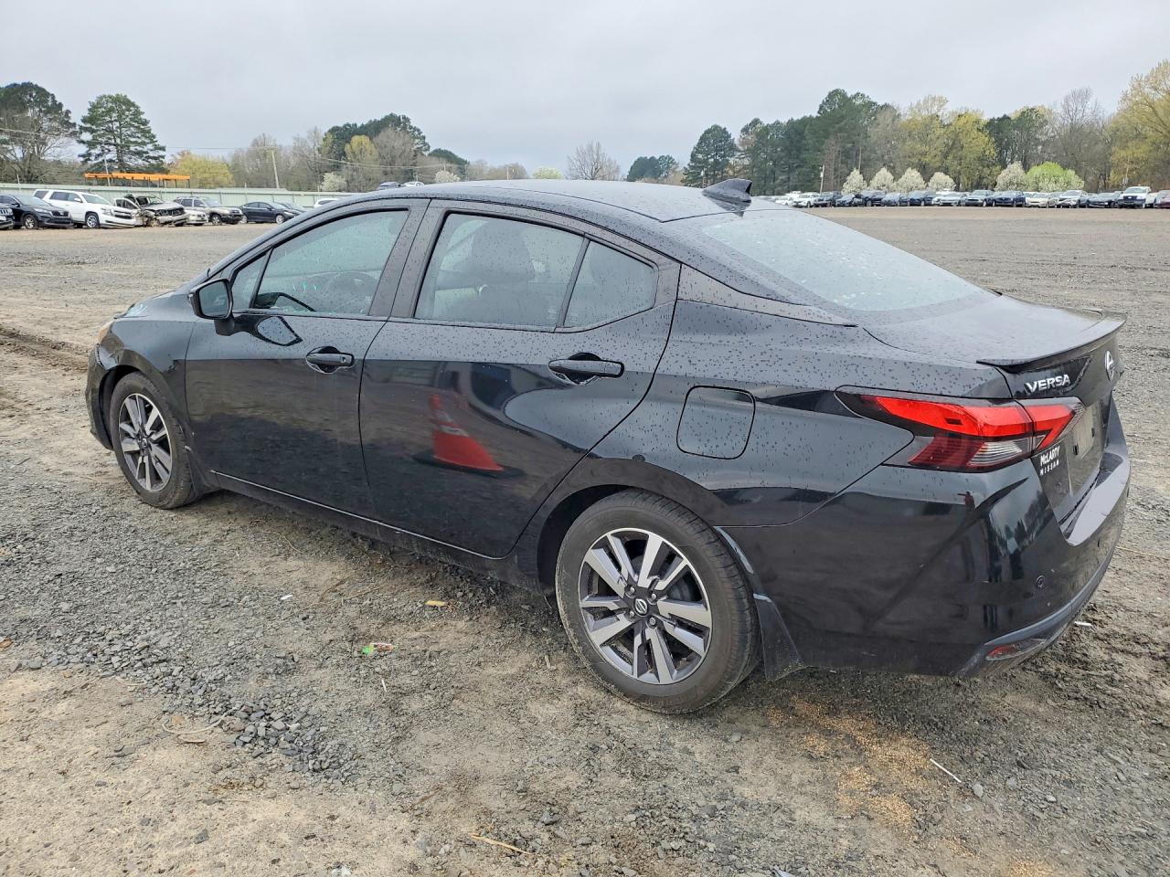 2020 NISSAN VERSA SV photo 4