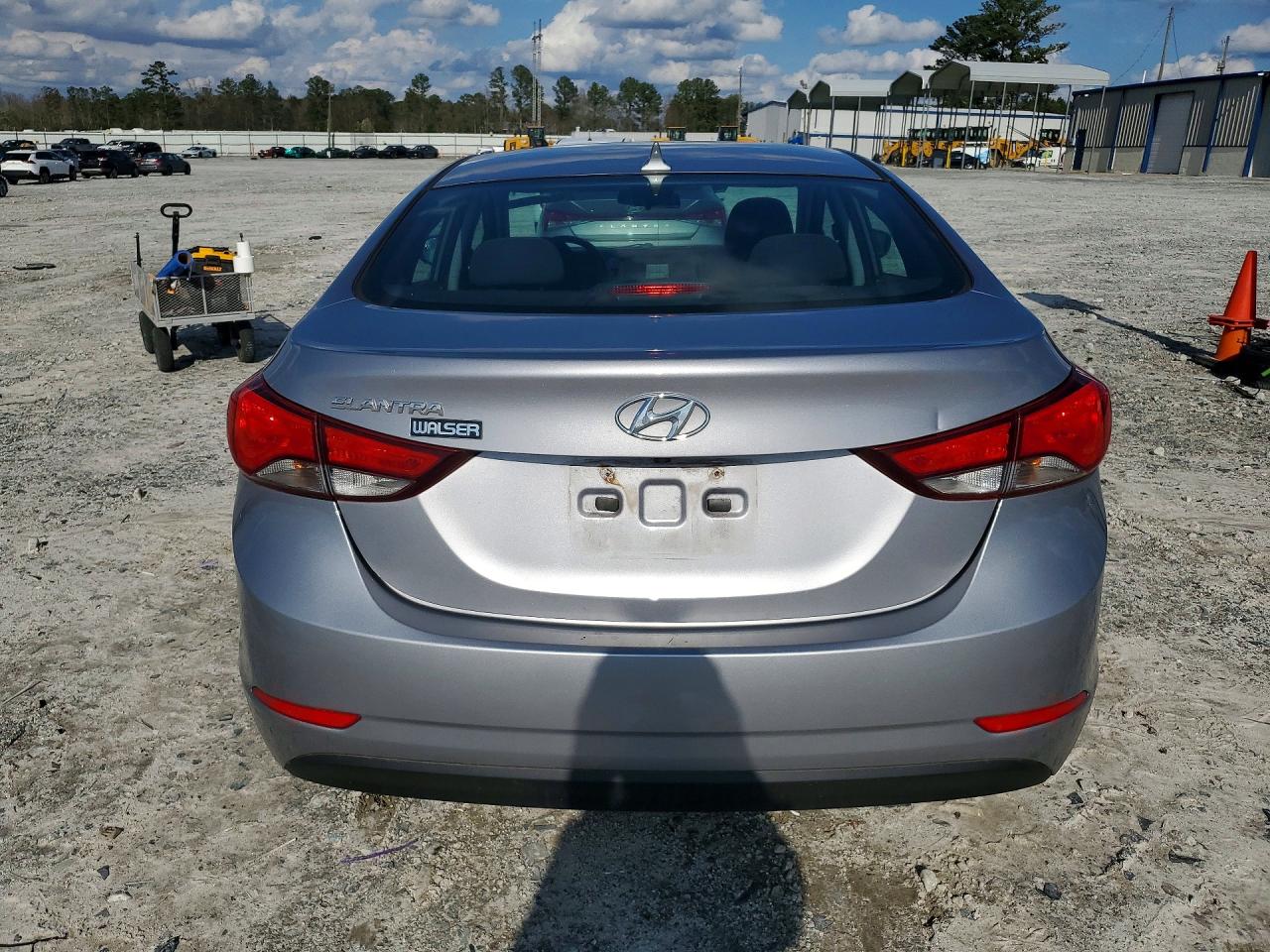 2015 HYUNDAI ELANTRA SE photo 6