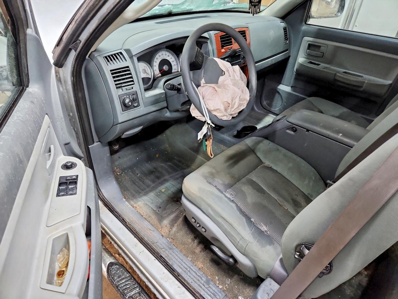 2005 DODGE DAKOTA SLT photo 15