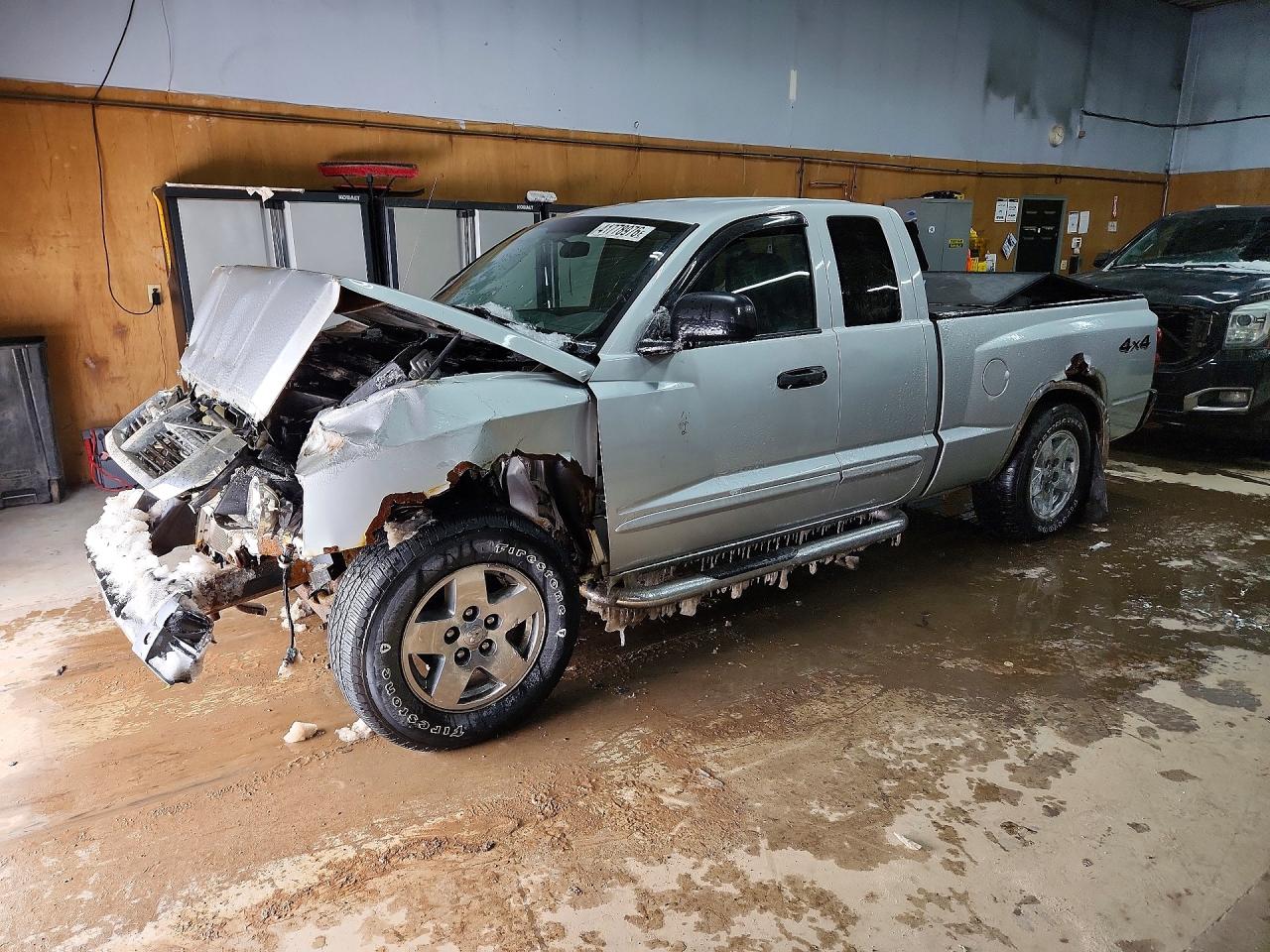 2005 DODGE DAKOTA