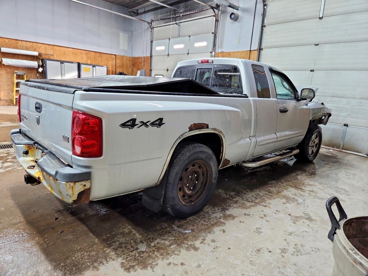 2005 DODGE DAKOTA SLT photo 5