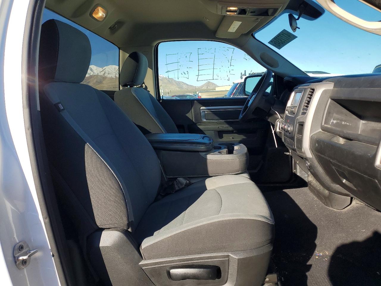 2021 RAM 1500 CLASSIC photo 19