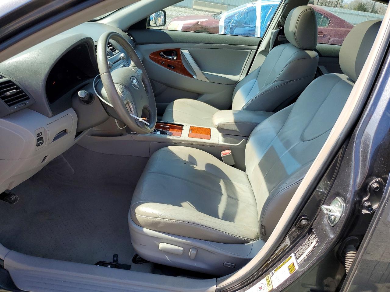 2010 TOYOTA CAMRY XLE V6 photo 7