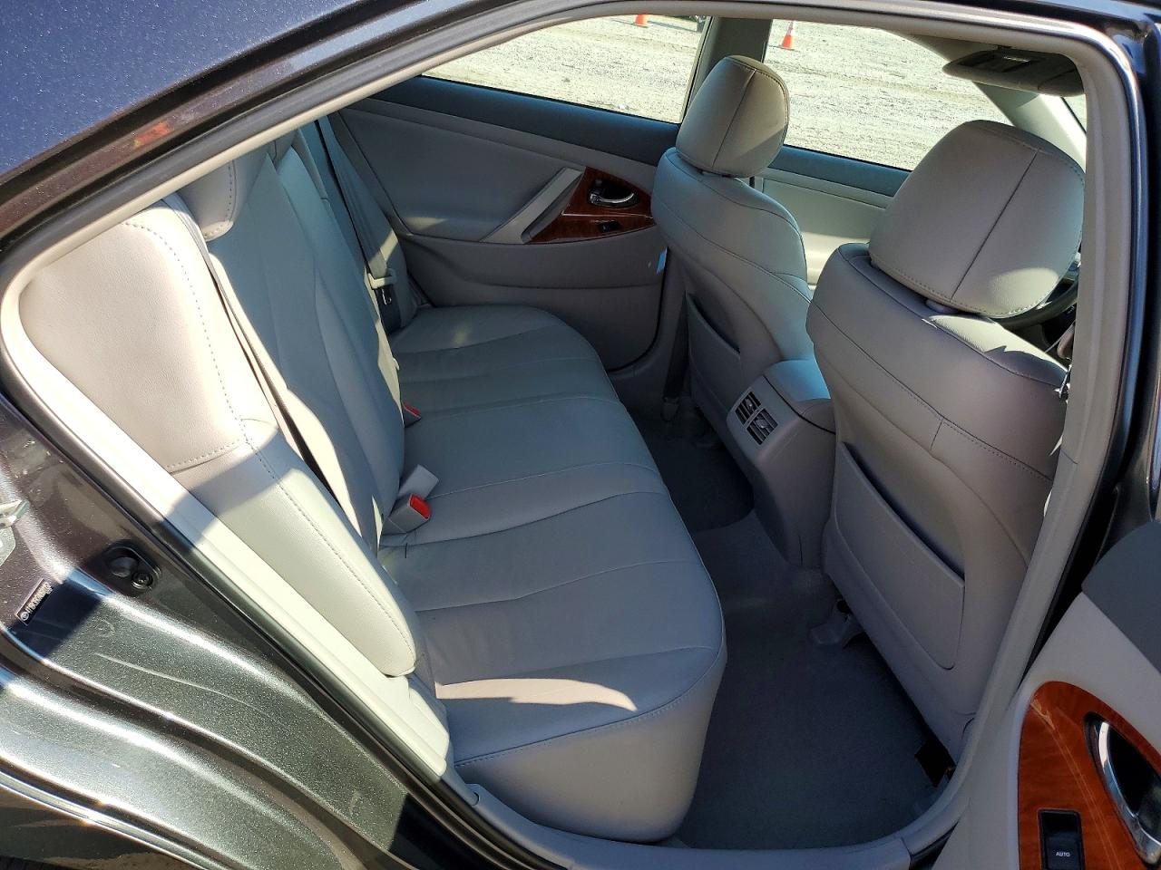 2010 TOYOTA CAMRY XLE V6 photo 10