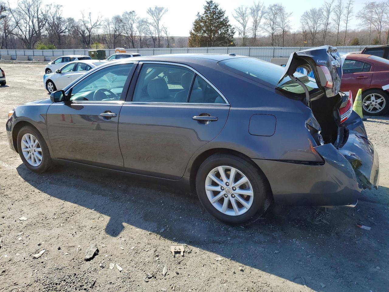 2010 TOYOTA CAMRY XLE V6 photo 2