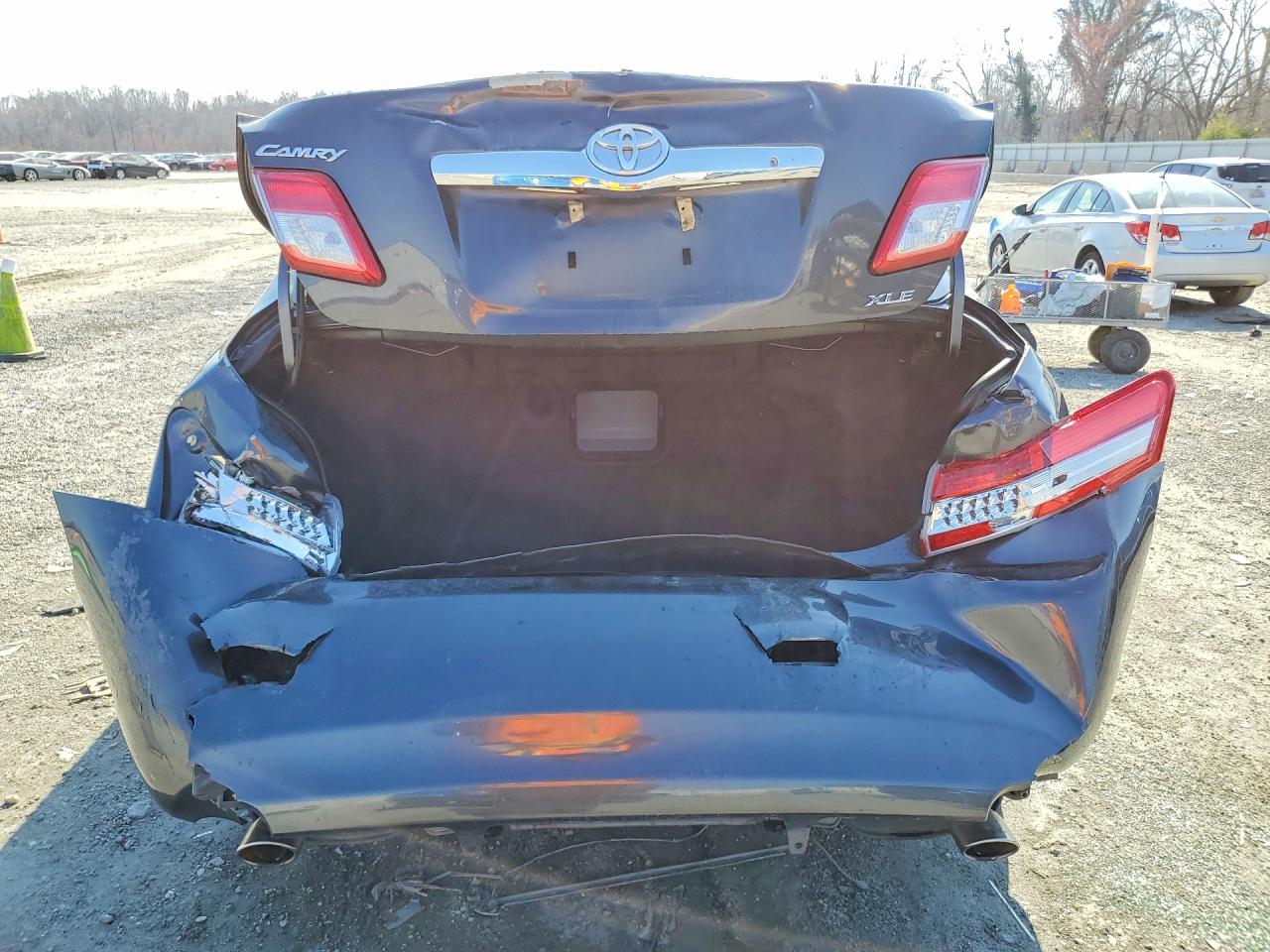 2010 TOYOTA CAMRY XLE V6 photo 6