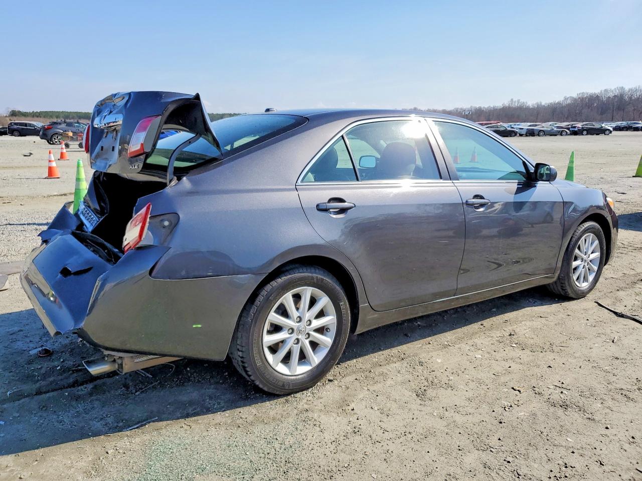 2010 TOYOTA CAMRY XLE V6 photo 3