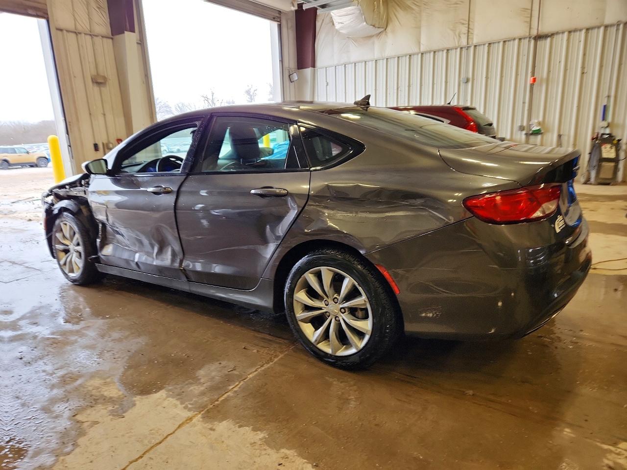 2015 CHRYSLER 200 S photo 2