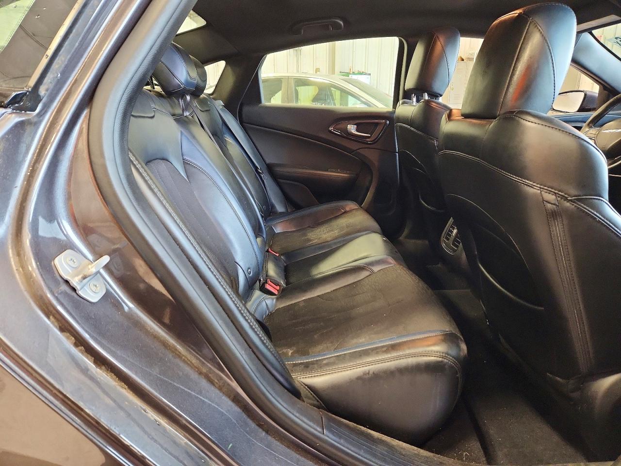 2015 CHRYSLER 200 S photo 10