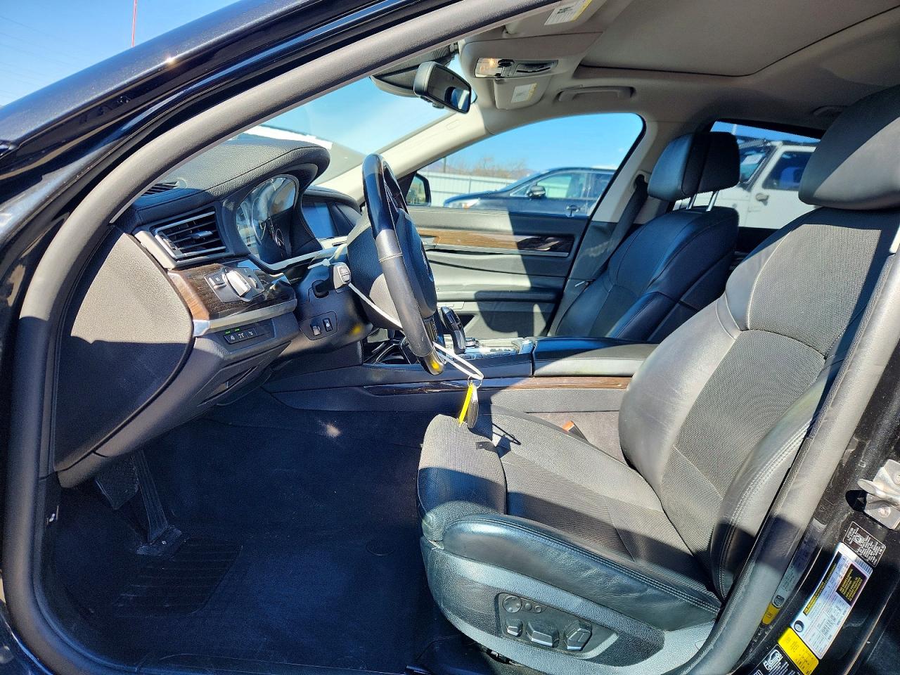 2012 BMW 750 XI photo 13