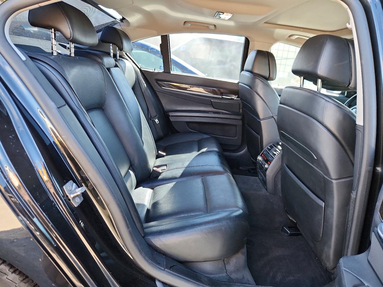 2012 BMW 750 XI photo 19