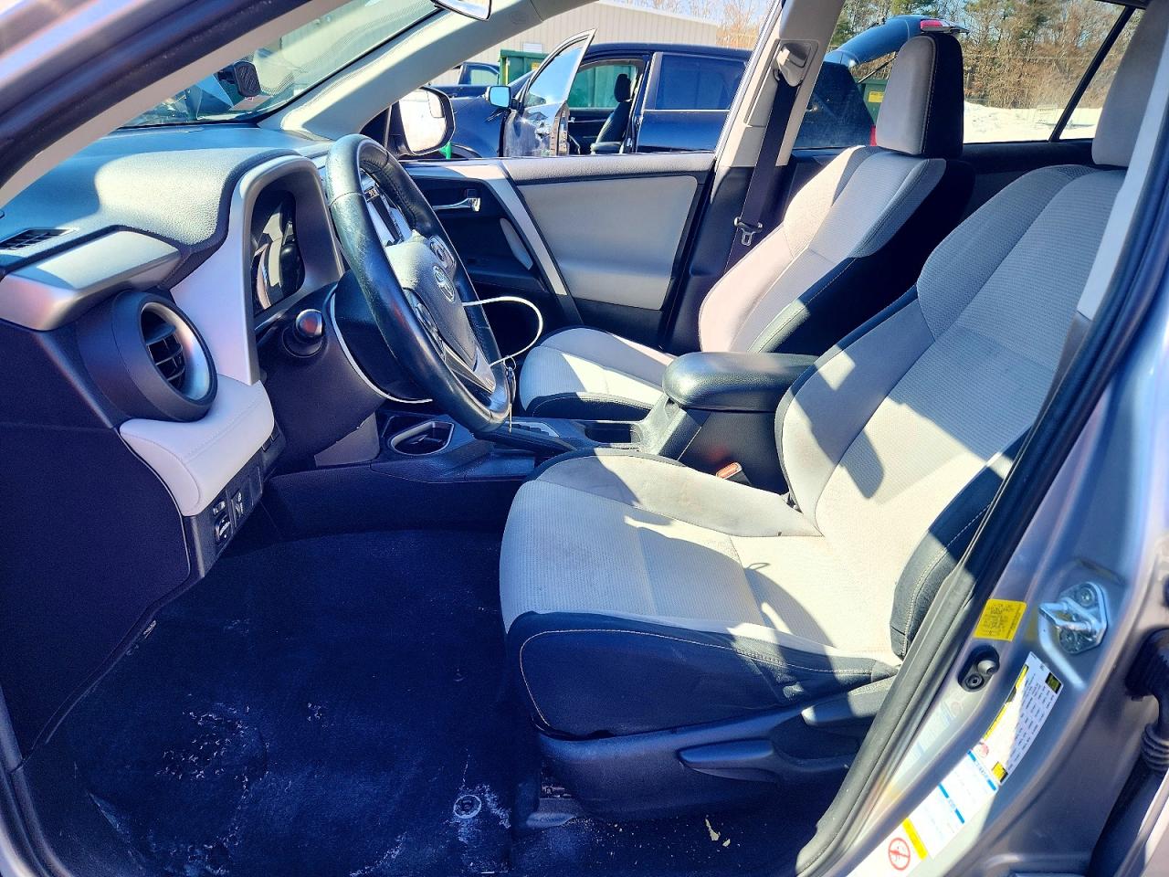2016 TOYOTA RAV4 XLE photo 19