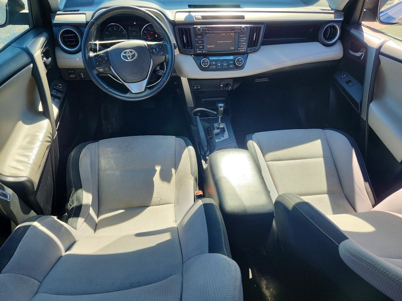 2016 TOYOTA RAV4 XLE photo 22