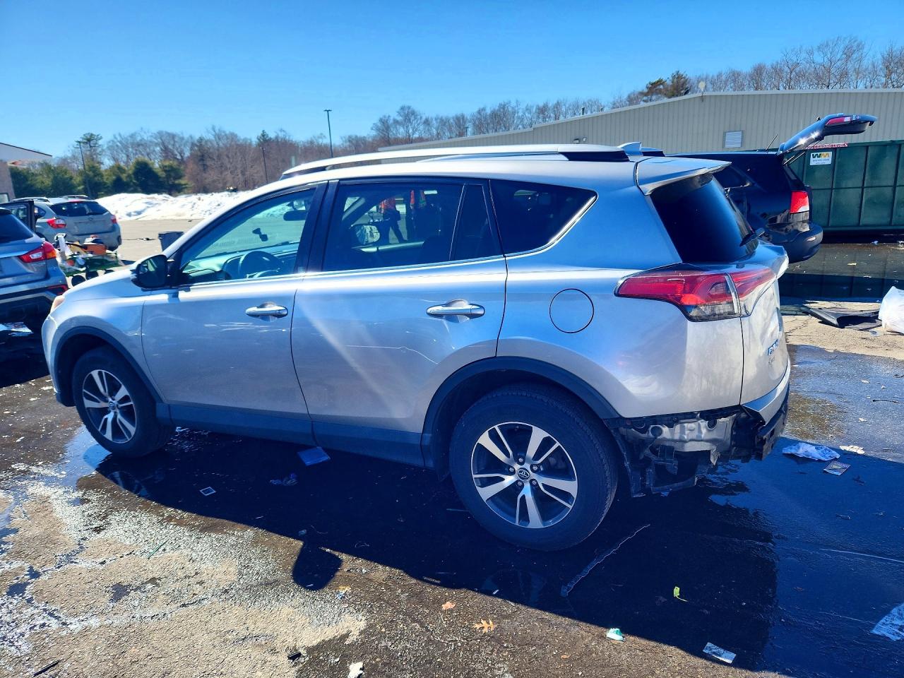 2016 TOYOTA RAV4 XLE photo 4