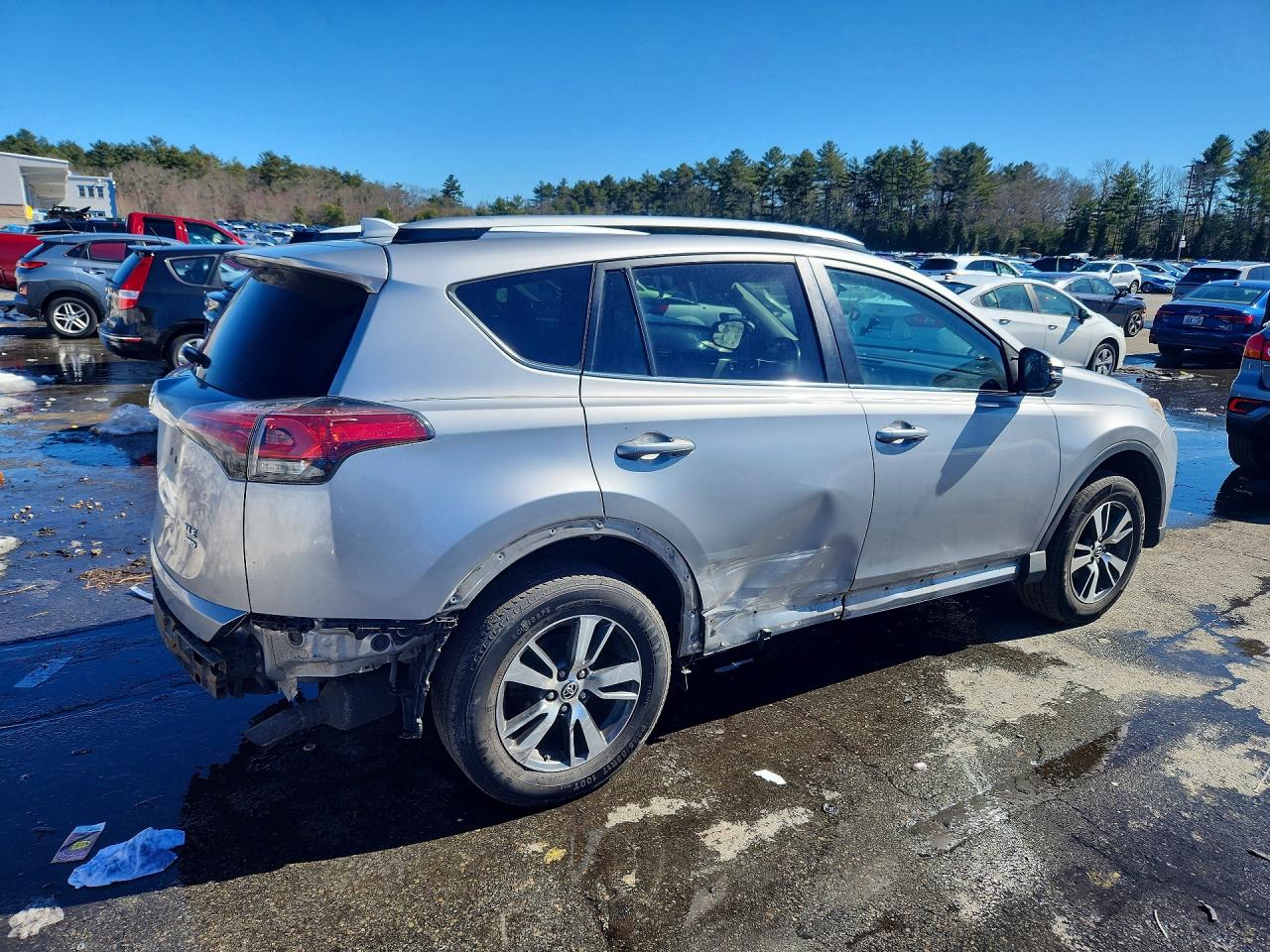 2016 TOYOTA RAV4 XLE photo 7