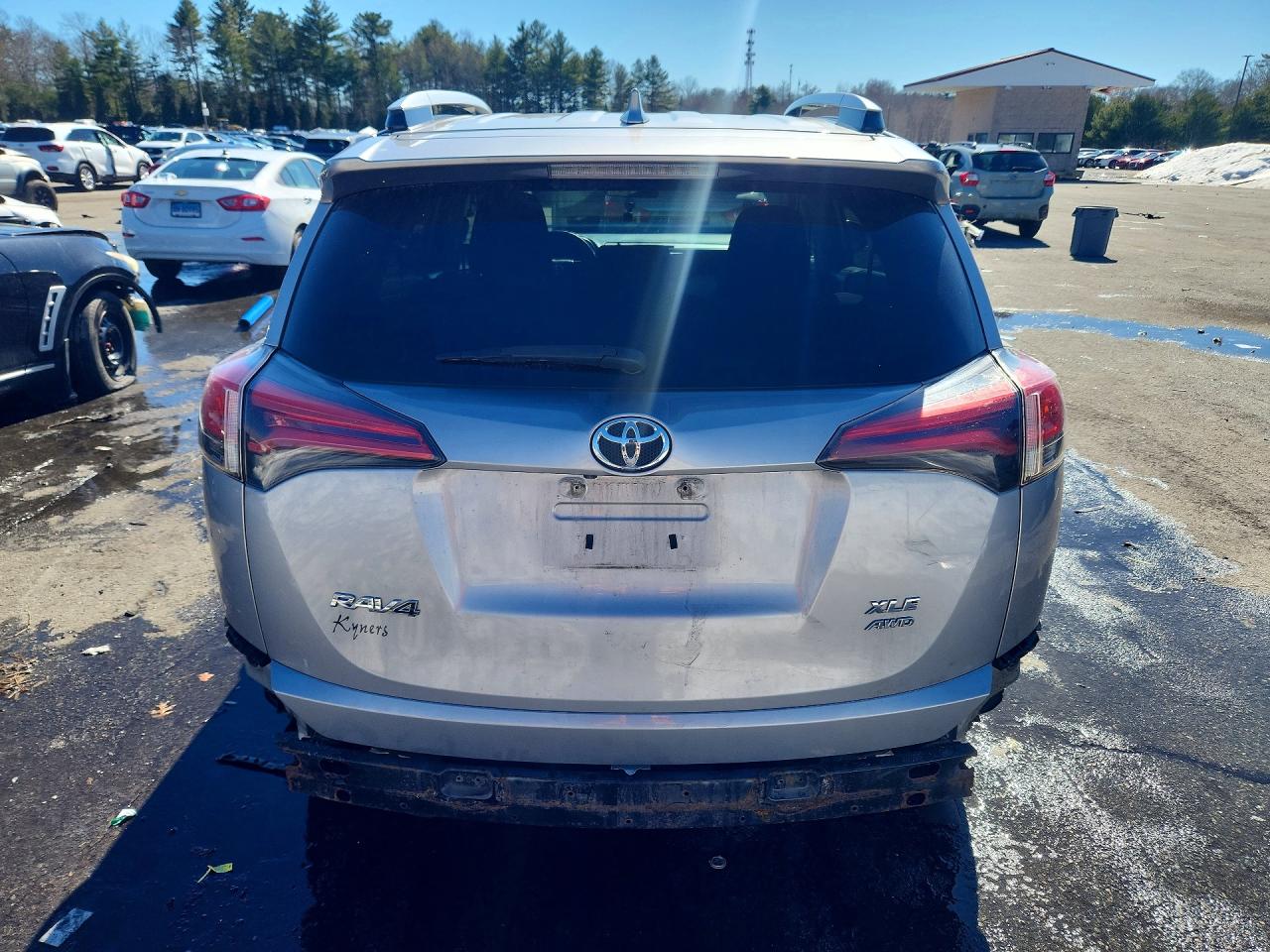 2016 TOYOTA RAV4 XLE photo 16