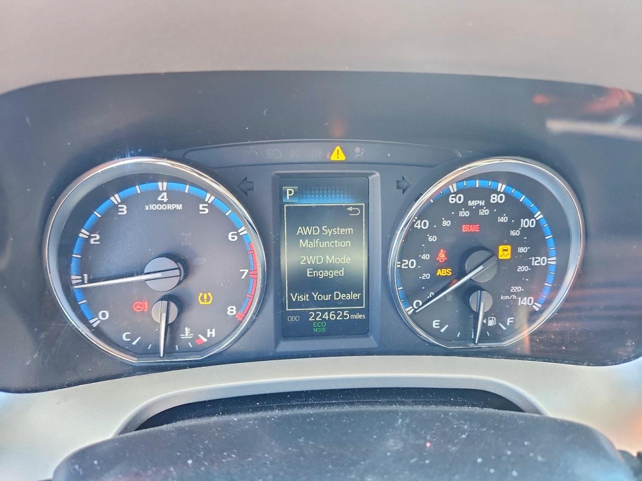 2016 TOYOTA RAV4 XLE photo 25
