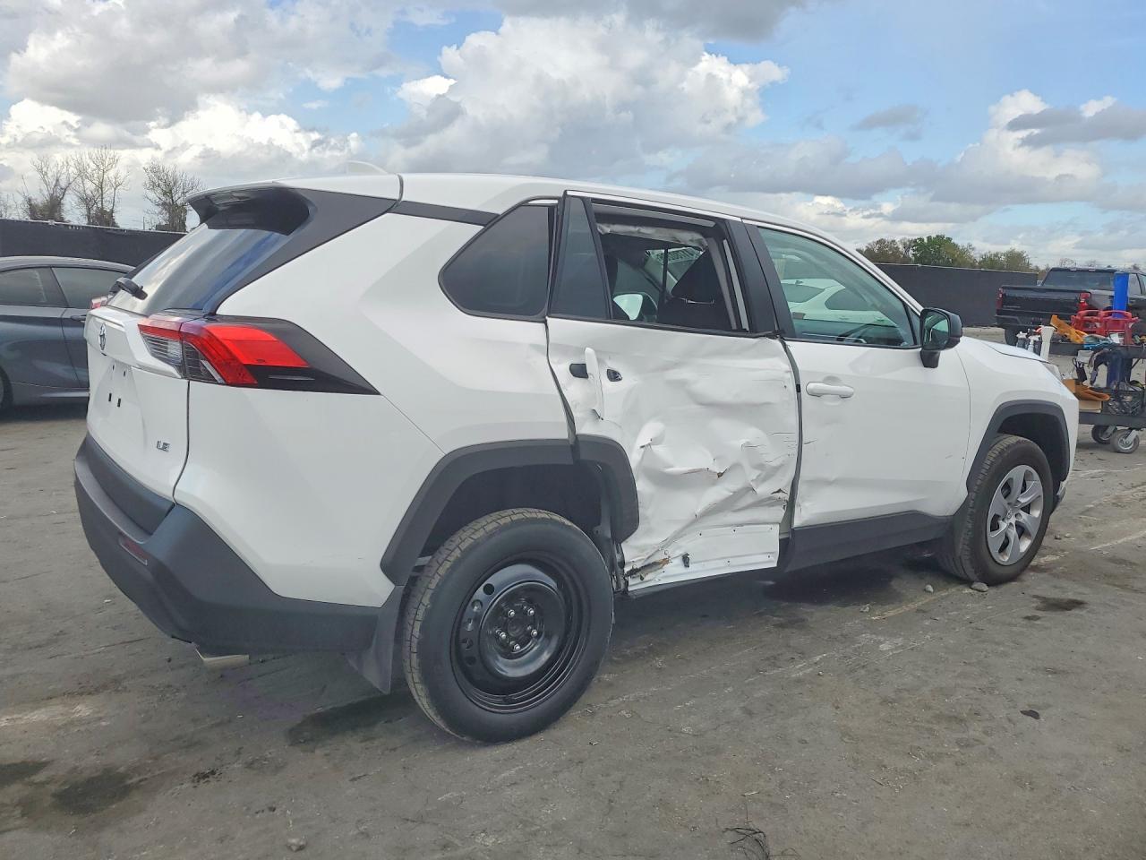 2024 TOYOTA RAV4 LE photo 5