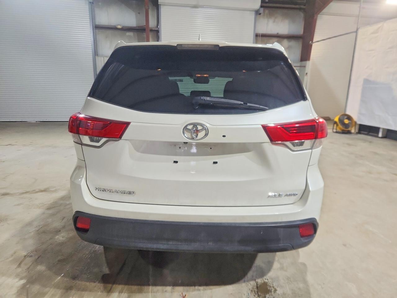 2017 TOYOTA HIGHLANDER XLE photo 6
