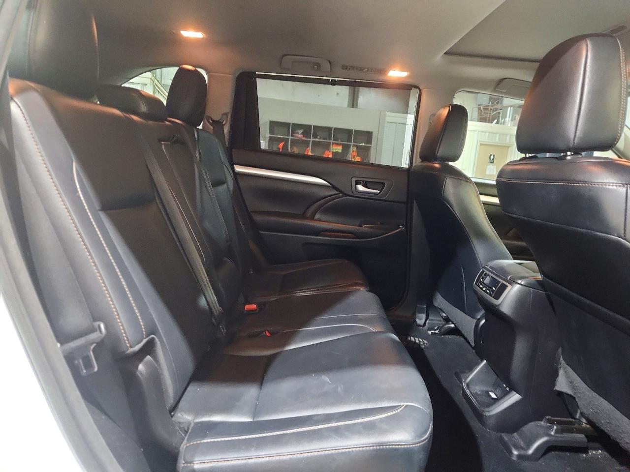 2017 TOYOTA HIGHLANDER XLE photo 11