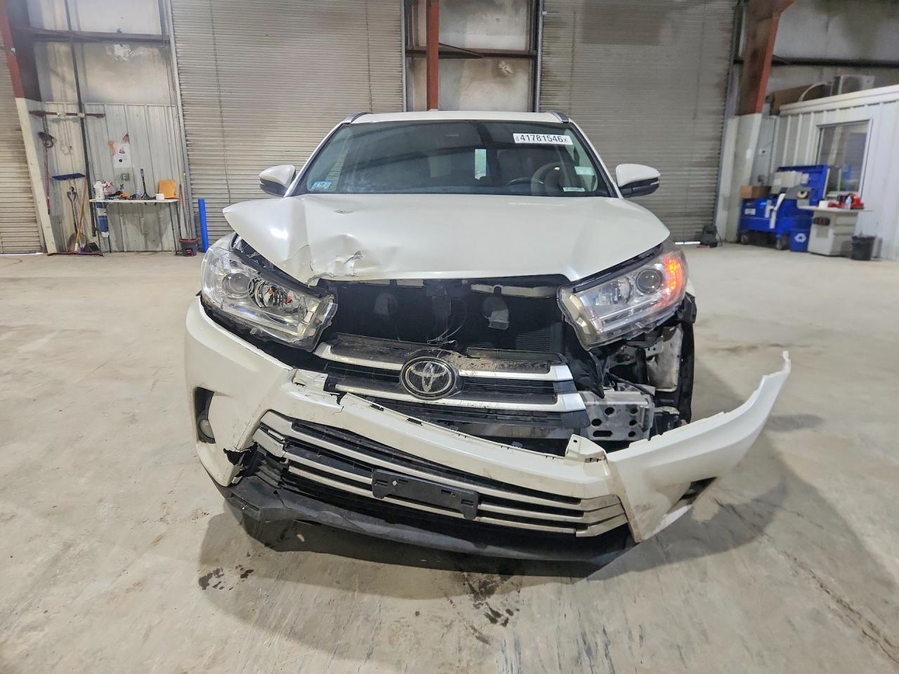 2017 TOYOTA HIGHLANDER XLE photo 5