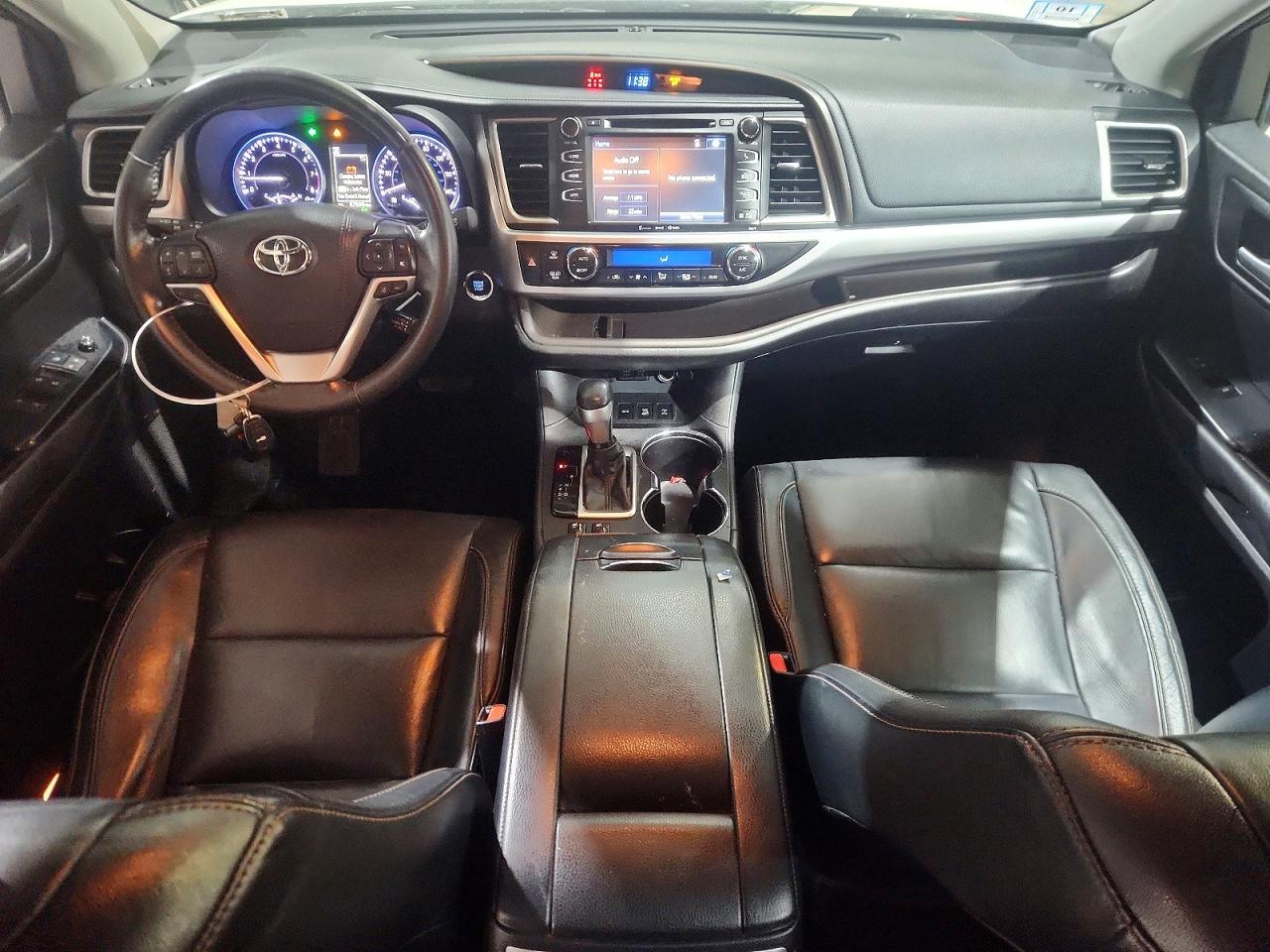 2017 TOYOTA HIGHLANDER XLE photo 8