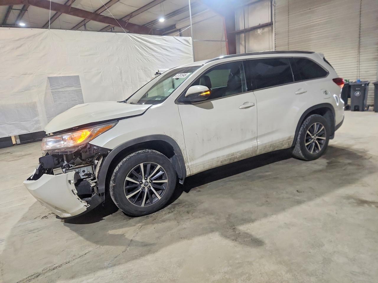 2017 TOYOTA HIGHLANDER