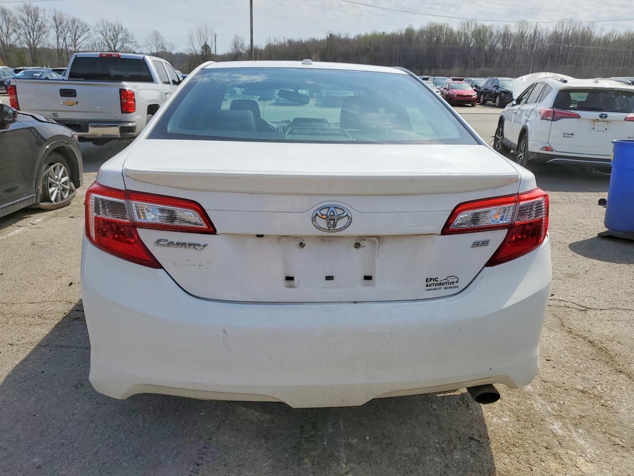 2013 TOYOTA CAMRY SE photo 11