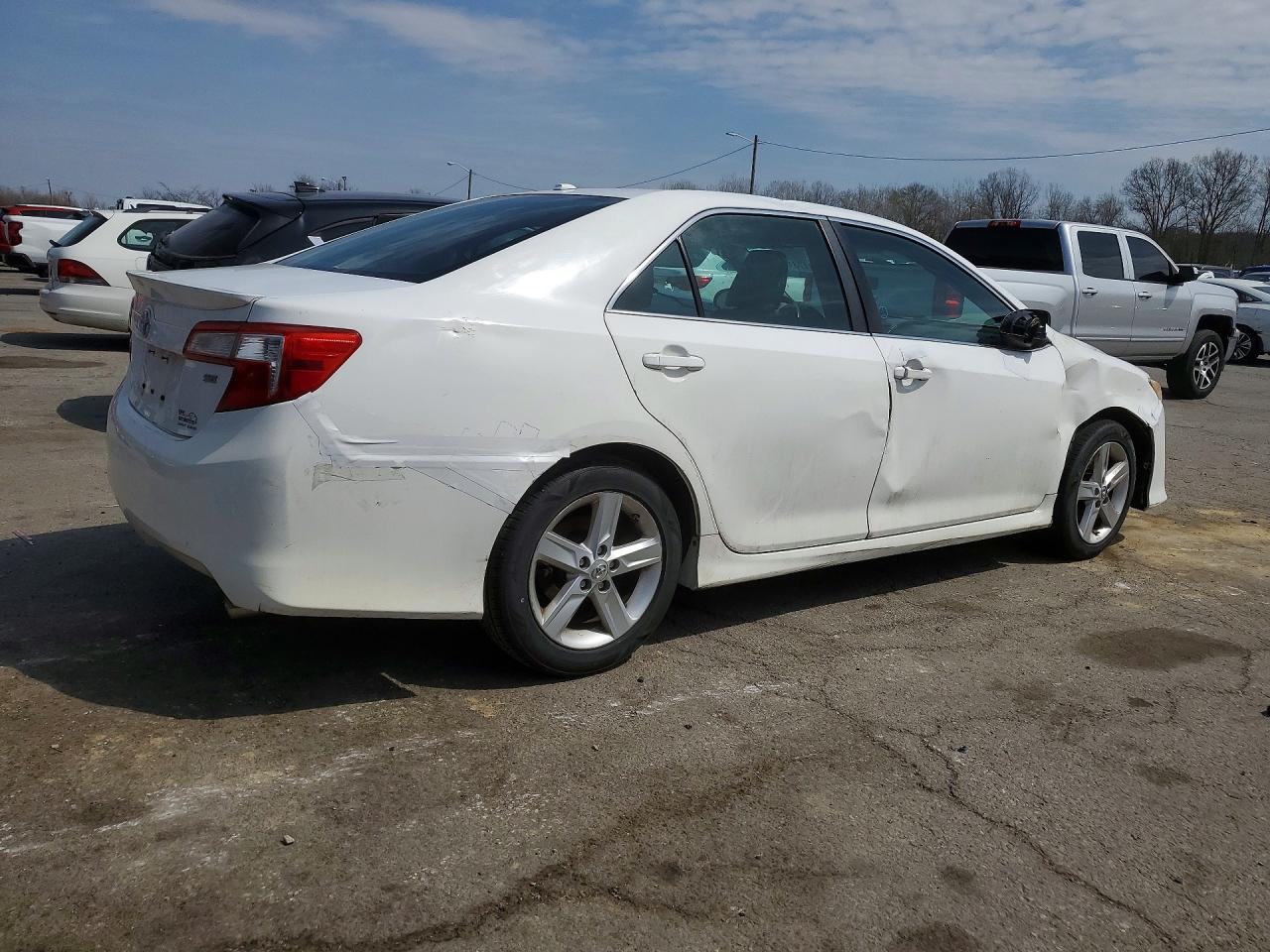 2013 TOYOTA CAMRY SE photo 5