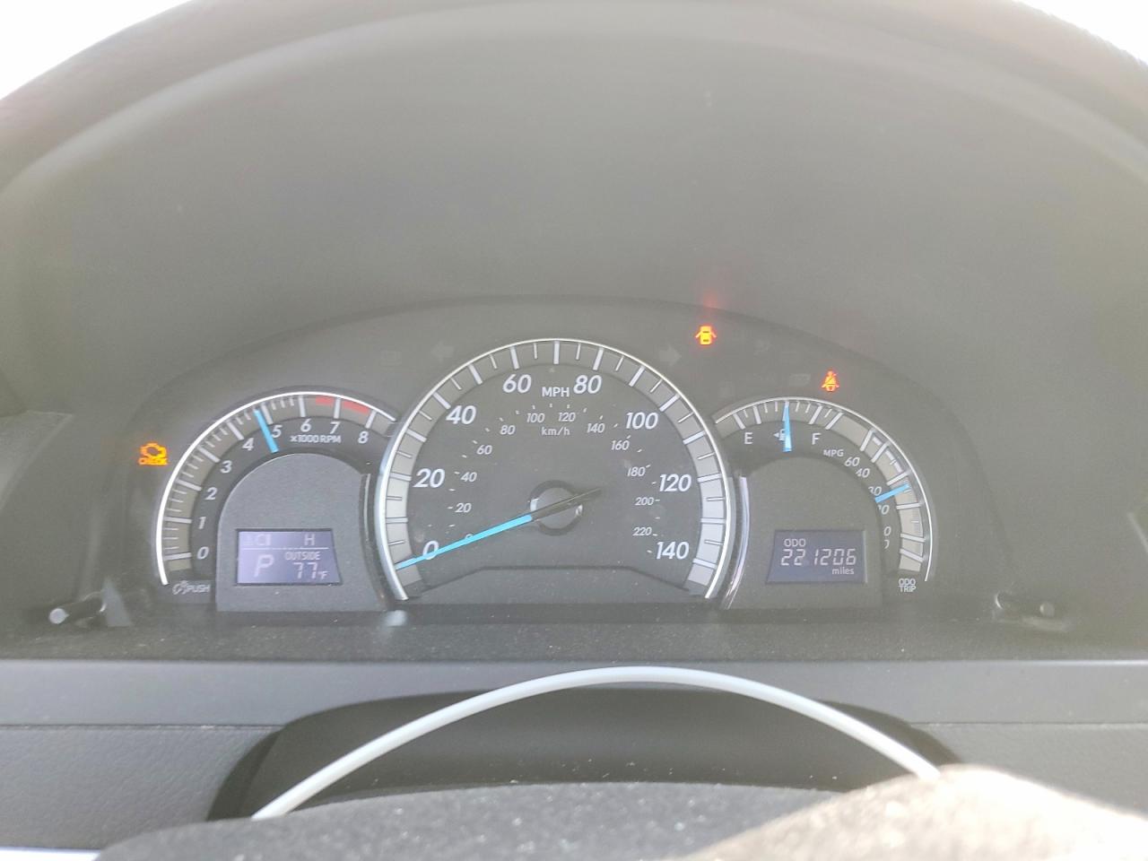 2013 TOYOTA CAMRY SE photo 17
