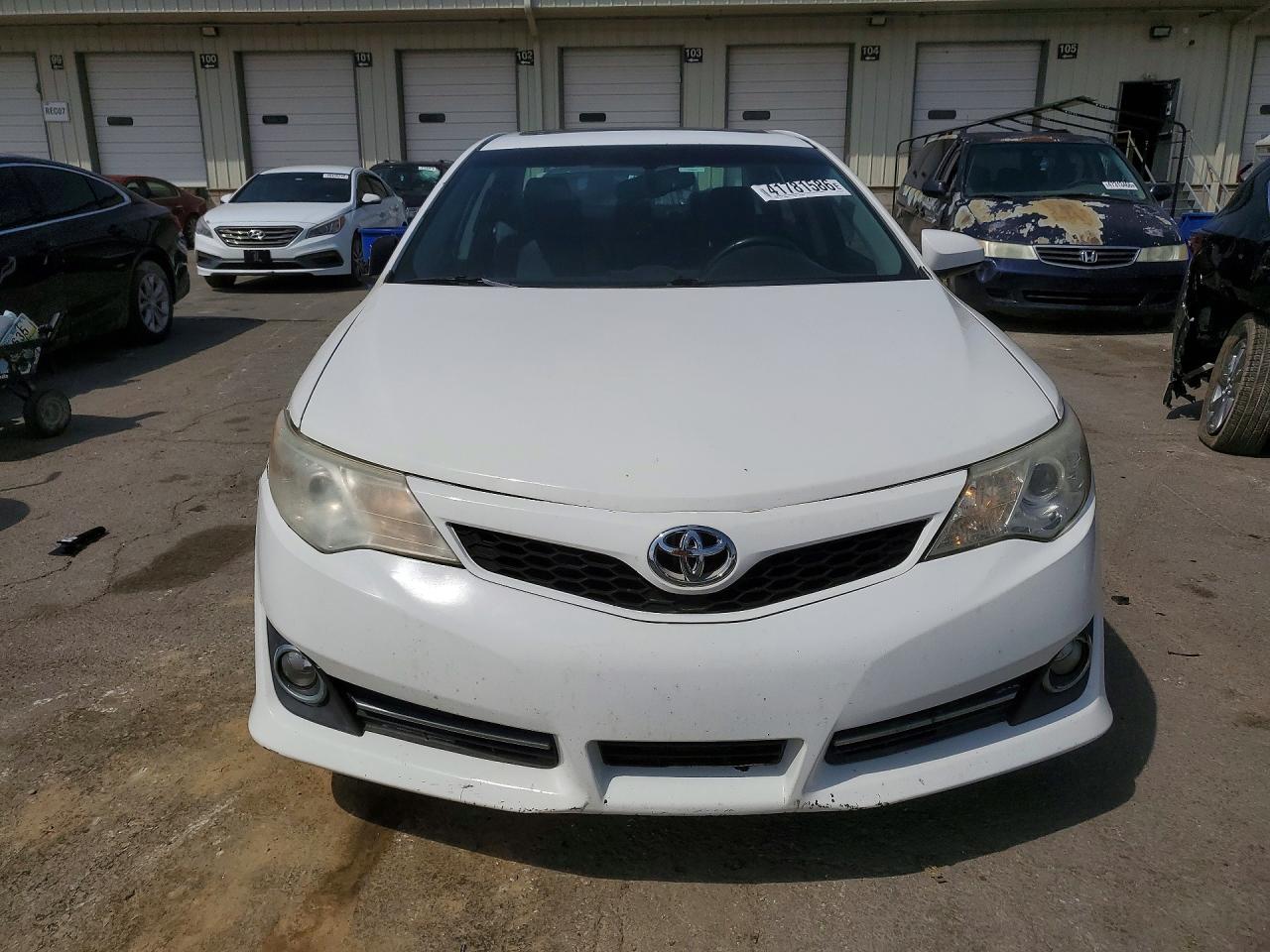 2013 TOYOTA CAMRY SE photo 9