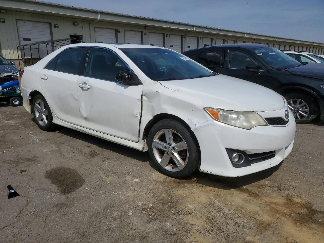 2013 TOYOTA CAMRY SE photo 7