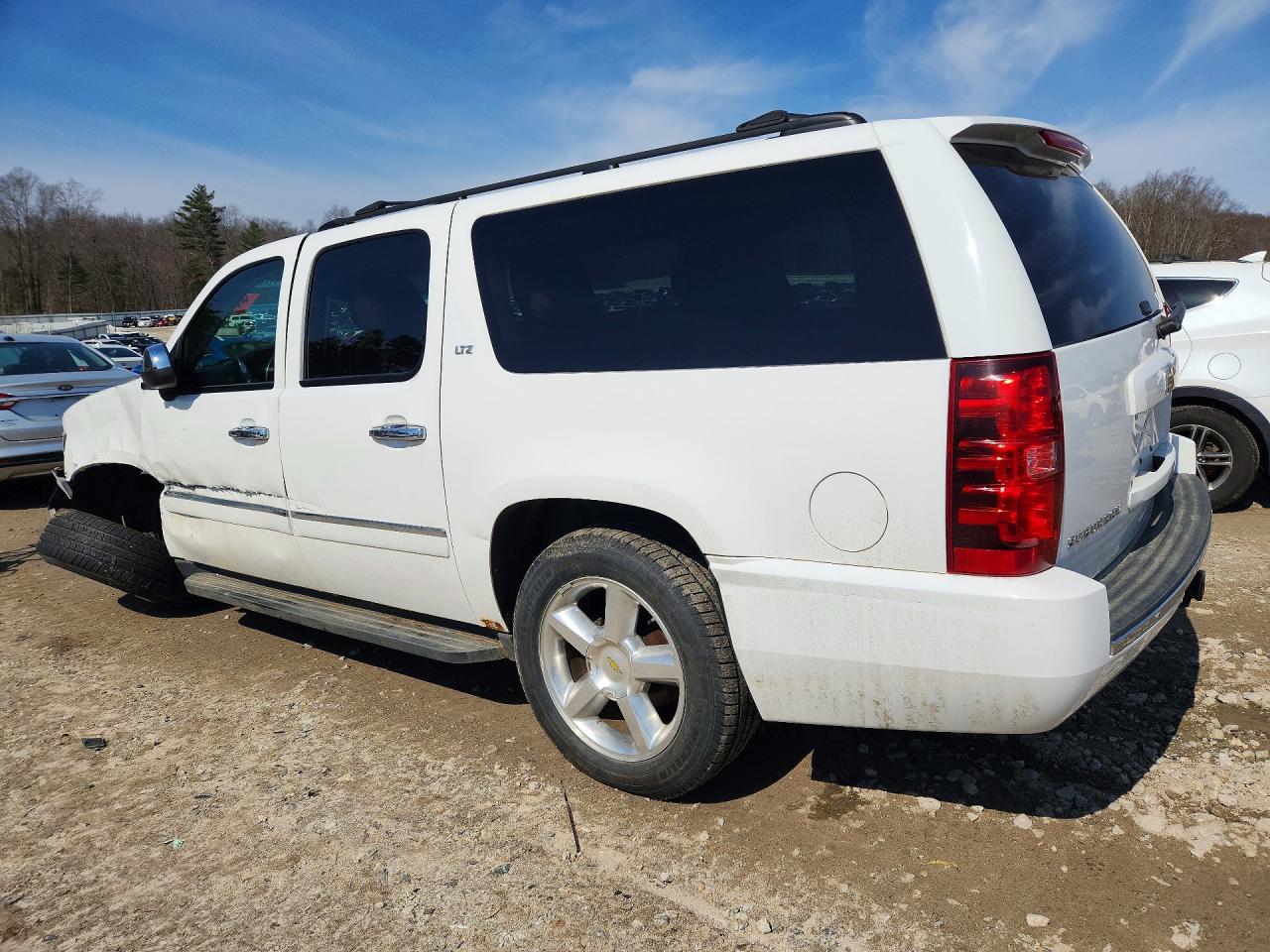 2013 CHEVROLET SUBURBAN K1500 LTZ photo 2