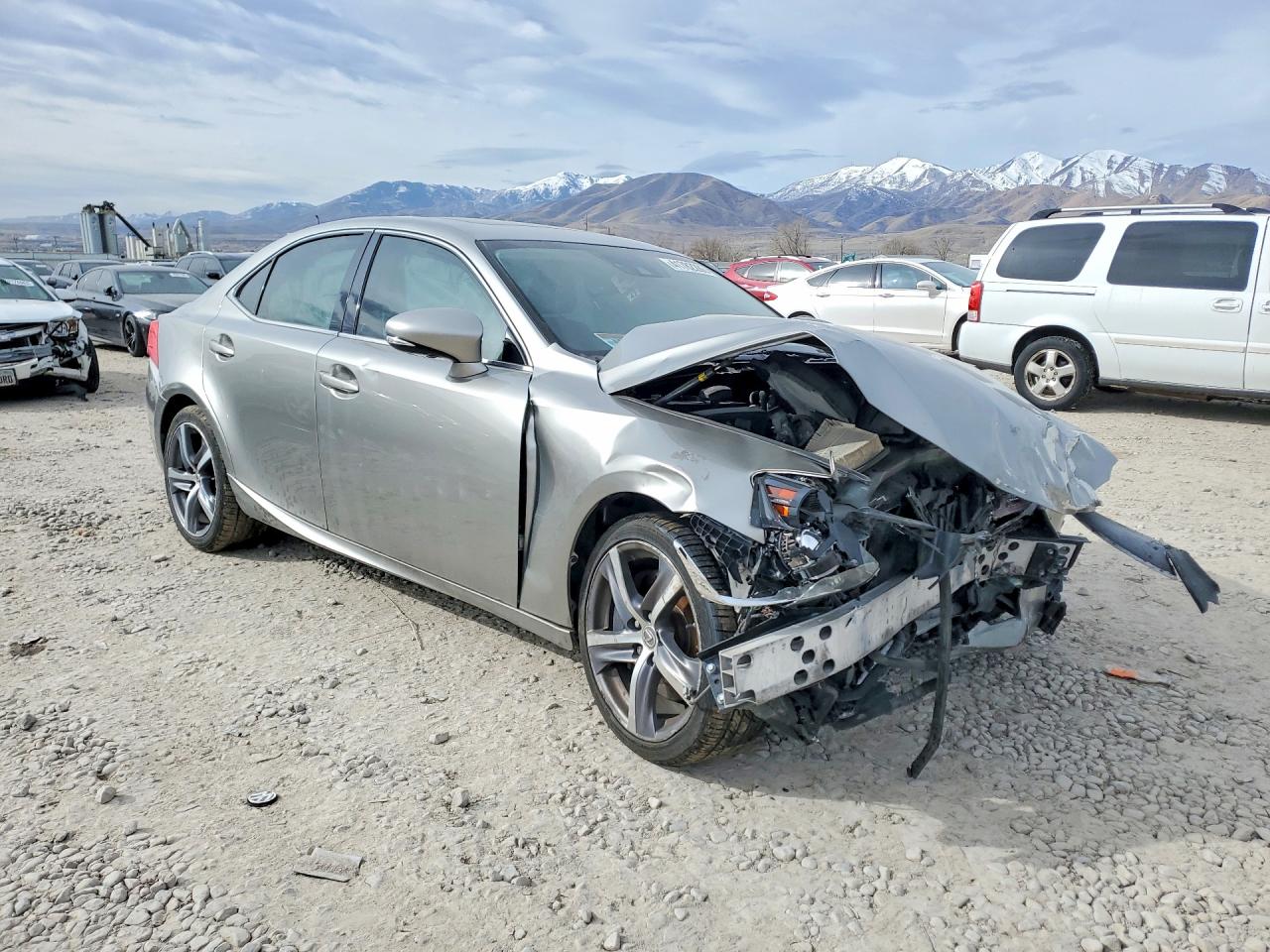 2017 LEXUS IS 200T photo 4
