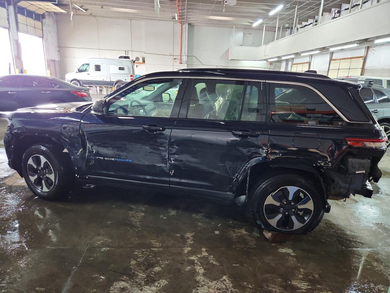2024 JEEP GRAND CHEROKEE LIMITED 4XE photo 3