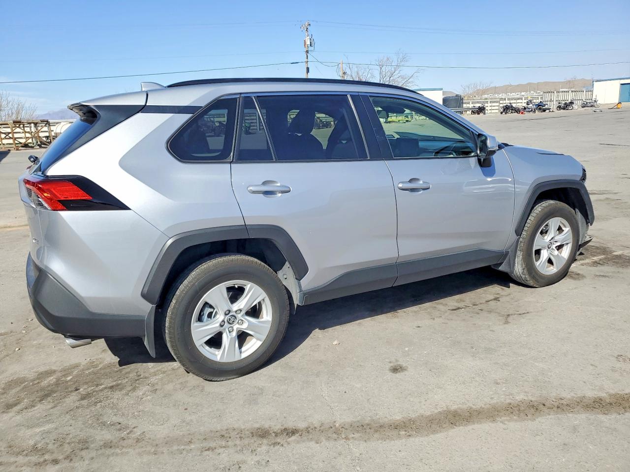 2019 TOYOTA RAV4 XLE photo 5