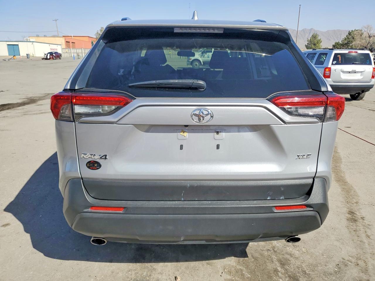 2019 TOYOTA RAV4 XLE photo 11