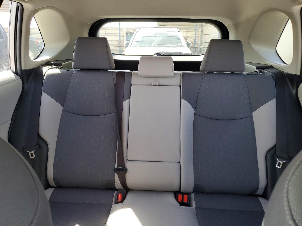 2019 TOYOTA RAV4 XLE photo 19