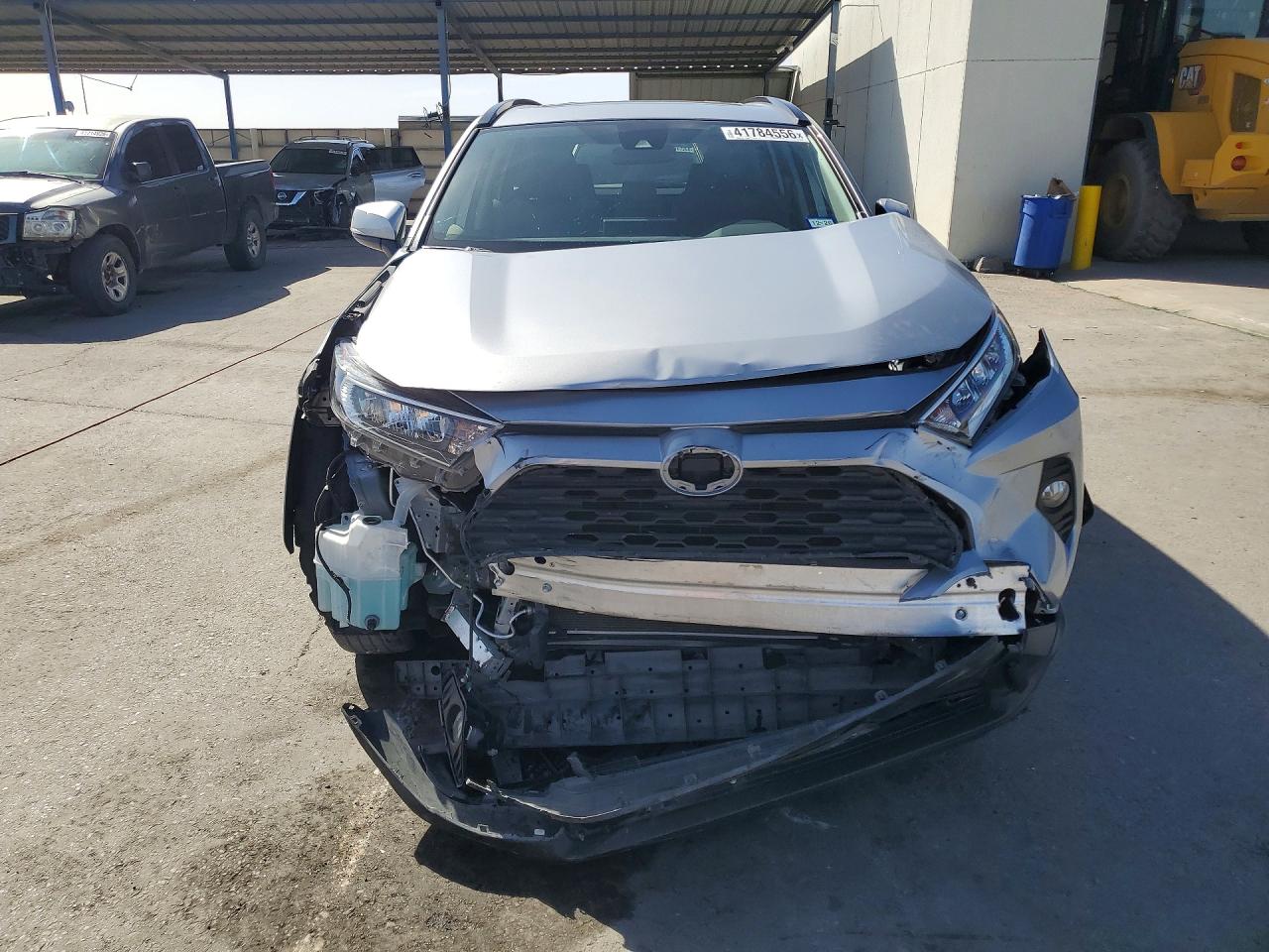 2019 TOYOTA RAV4 XLE photo 9